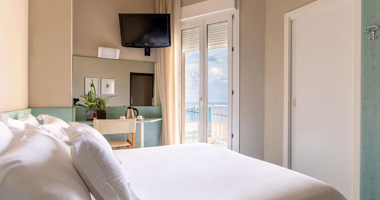 Victoria Palace Hotel Cattolica Extérieur photo