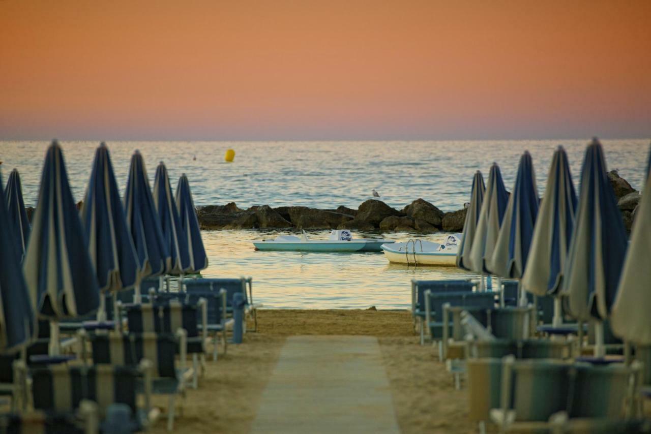 Victoria Palace Hotel Cattolica Extérieur photo